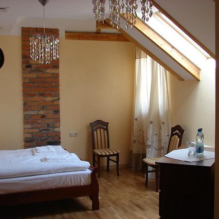 Gosc W Dom Hotel Zbąszynek Buitenkant foto