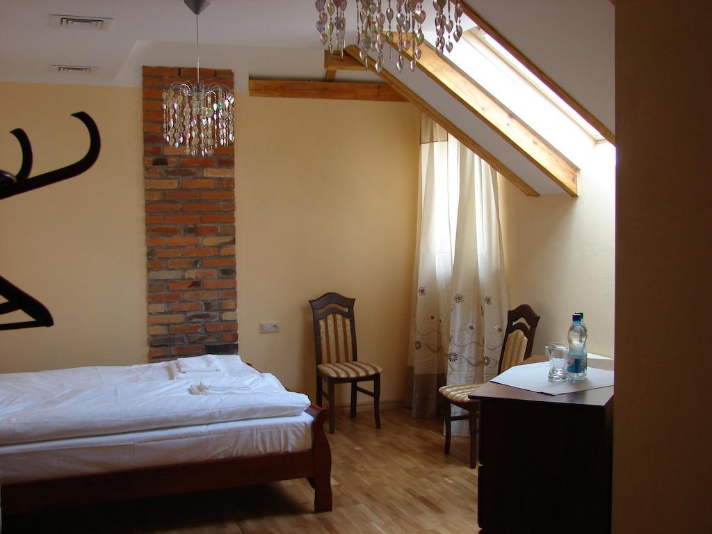 Gosc W Dom Hotel Zbąszynek Buitenkant foto